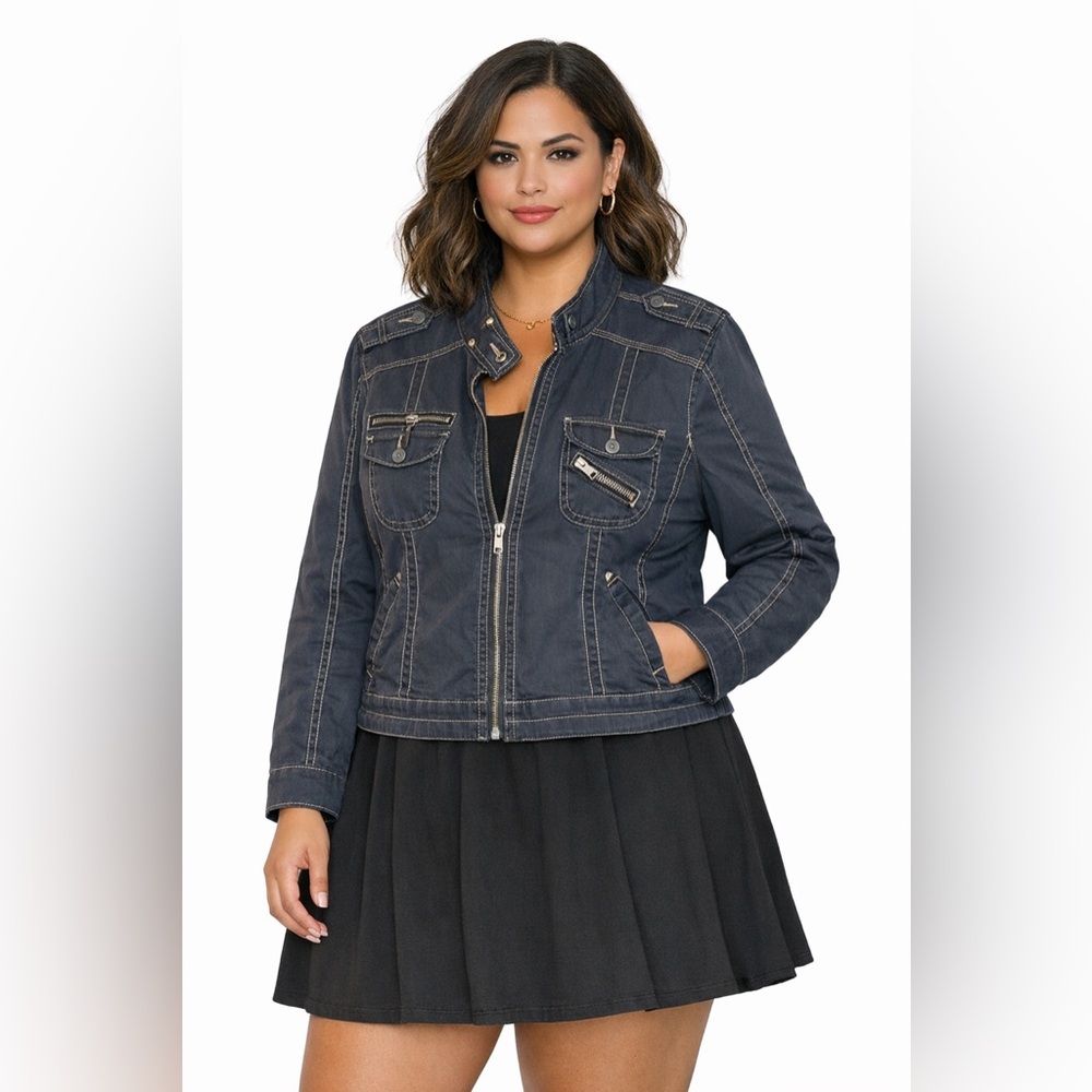 Avenue women’s Y2K plus size trucker denim 90’s layering jacket.  Size 18/20